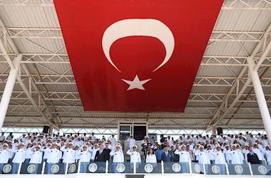 Millî Savunma Üniversitesi Kara, Deniz, Hava Astsubay Meslek Yüksekokulu Diploma ve Sancak Devir Teslim Törenleri Başarıyla İcra Edildi