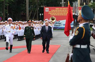Millî Savunma Bakanı Yaşar Güler, Vietnam Savunma Bakanı Phan Van Giang ile Görüştü
