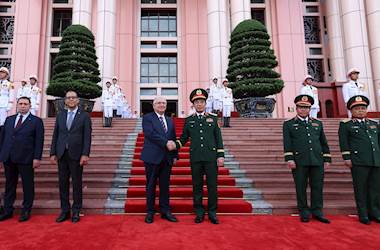 Millî Savunma Bakanı Yaşar Güler, Vietnam Savunma Bakanı Phan Van Giang ile Görüştü