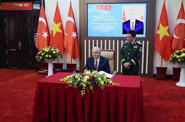 Millî Savunma Bakanı Yaşar Güler, Vietnam Savunma Bakanı Phan Van Giang ile Görüştü