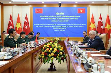 Millî Savunma Bakanı Yaşar Güler, Vietnam Savunma Bakanı Phan Van Giang ile Görüştü