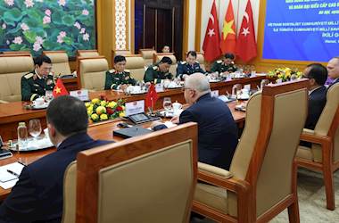 Millî Savunma Bakanı Yaşar Güler, Vietnam Savunma Bakanı Phan Van Giang ile Görüştü