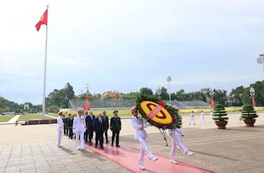 Millî Savunma Bakanı Yaşar Güler, Vietnam Ziyareti Kapsamında, Ho Chi Minh Mozolesi’ni ve Hanoi Büyükelçiliğimizi Ziyaret Etti