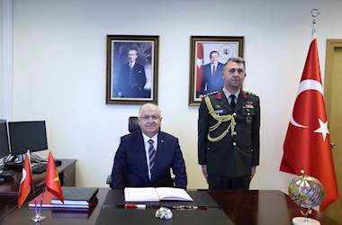 Millî Savunma Bakanı Yaşar Güler, Vietnam Ziyareti Kapsamında, Ho Chi Minh Mozolesi’ni ve Hanoi Büyükelçiliğimizi Ziyaret Etti