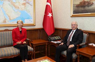Millî Savunma Bakanı Yaşar Güler, İngiltere’nin Ankara Büyükelçisi Jill Morris’i Makamında Kabul Etti