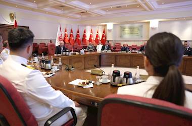 Millî Savunma Bakanı Yaşar Güler, Preveze Deniz Zaferi’nin 487’nci Yıl Dönümü ve Deniz Kuvvetleri Günü Dolayısıyla Deniz Kuvvetleri Komutanı Ora. Ercüment Tatlıoğlu ve Beraberindeki Personeli Kabul Etti