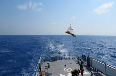 TCG Bafra Conducts Vertical Replenishment Training Within UNIFIL Mission