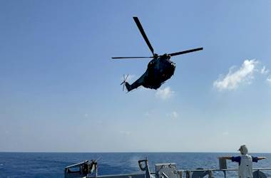 TCG Bafra Conducts Vertical Replenishment Training Within UNIFIL Mission