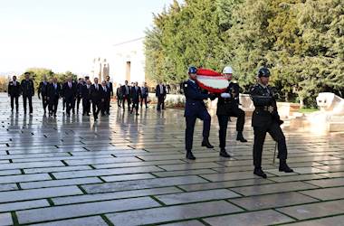 Millî Savunma Bakanı Yaşar Güler’in Refakat Ettiği Birleşik Krallık Başbakanı Sayın Keir Starmer ve Beraberindeki Heyet Anıtkabir’i Ziyaret Etti