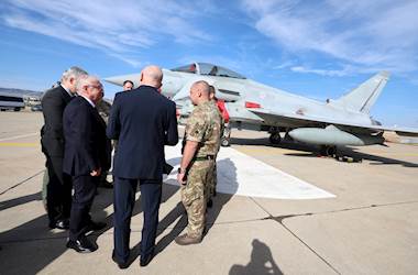 Millî Savunma Bakanı Yaşar Güler ve Birleşik Krallık Başbakanı Sayın Keir Starmer, Eurofighter Uçaklarını İnceledi