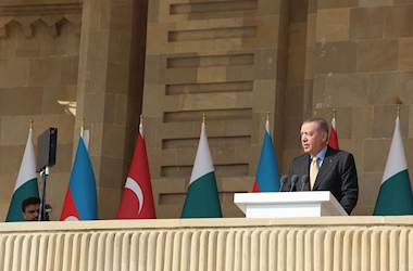 Kardeş Azerbaycan’ın 8 Kasım Zafer Günü Dolayısıyla Bakü’de Görkemli Kutlama Töreni Gerçekleştirildi