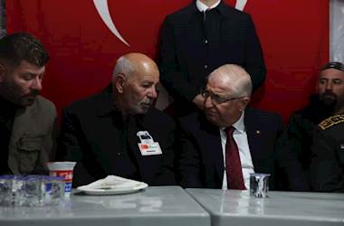 Millî Savunma Bakanı Yaşar Güler ve TSK Komuta Kademesi, Şehitlerimiz Hava Pilot Üsteğmen Cüneyt Kandemir ile Hava Ulaştırma Uzman Çavuş Cem Dolapci’nin Ankara’daki Evlerine Taziye Ziyaretinde Bulundu