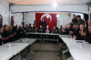 Millî Savunma Bakanı Yaşar Güler ve TSK Komuta Kademesi, Şehitlerimiz Hava Pilot Üsteğmen Cüneyt Kandemir ile Hava Ulaştırma Uzman Çavuş Cem Dolapci’nin Ankara’daki Evlerine Taziye Ziyaretinde Bulundu