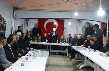 Millî Savunma Bakanı Yaşar Güler ve TSK Komuta Kademesi, Şehitlerimiz Hava Pilot Üsteğmen Cüneyt Kandemir ile Hava Ulaştırma Uzman Çavuş Cem Dolapci’nin Ankara’daki Evlerine Taziye Ziyaretinde Bulundu