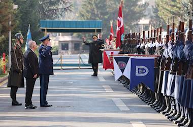 Millî Savunma Bakanı Yaşar Güler, Kazakistan Savunma Bakanı Dauren Kosanov ile Millî Savunma Bakanlığında Bir Araya Geldi
