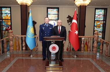 Millî Savunma Bakanı Yaşar Güler, Kazakistan Savunma Bakanı Dauren Kosanov ile Millî Savunma Bakanlığında Bir Araya Geldi