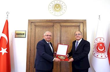 Millî Savunma Bakanı Yaşar Güler, Bakan Yardımcılığı Görevinden Emekli Olan Şuay Alpay’ı Kabul Etti