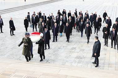 Millî Savunma Bakanı Yaşar Güler, Malezya Başbakanı Sayın Enver İbrahim'in Anıtkabir Ziyaretine Eşlik Etti