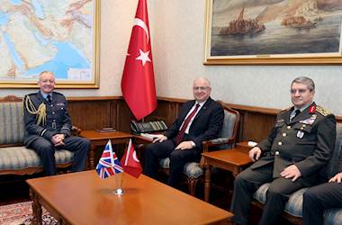 Millî Savunma Bakanı Yaşar Güler, Birleşik Krallık Genelkurmay Başkanı Orgeneral Richard Knighton’ı Kabul Etti