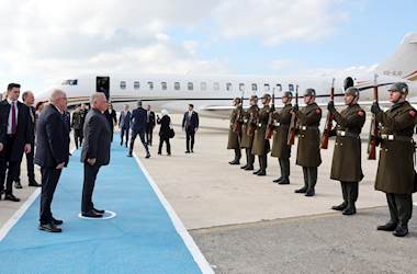 Millî Savunma Bakanı Yaşar Güler, Ürdün Kralı 2'nci Abdullah’ı Havalimanında Askerî Törenle Karşıladı