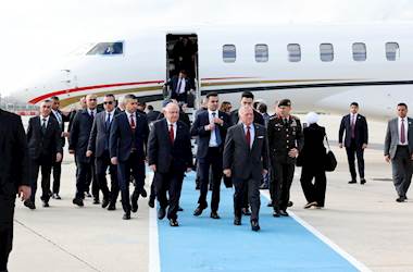 Millî Savunma Bakanı Yaşar Güler, Ürdün Kralı 2'nci Abdullah’ı Havalimanında Askerî Törenle Karşıladı