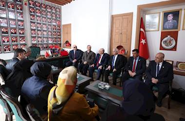 Millî Savunma Bakanı Yaşar Güler, Kilis Şehit ve Gaziler Derneğini Ziyaret Etti