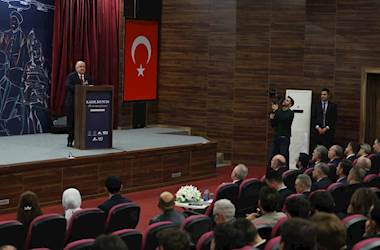 Millî Savunma Bakanı Yaşar Güler, KAIHLMUN’26 Birleşmiş Milletler Konferansı İçin Kartal İmam Hatip Lisesinde Gençlerimizle Bir Araya Geldi