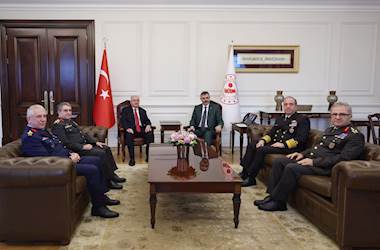 Millî Savunma Bakanı Yaşar Güler, Beraberinde TSK Komuta Kademesi ile Birlikte İçişleri Bakanı Mustafa Çiftçi’ye Hayırlı Olsun Ziyareti Gerçekleştirdi