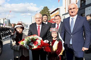 Millî Savunma Bakanı Yaşar Güler, Muş Valiliğini Ziyaret Etti 