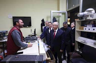 Millî Savunma Bakanı Yaşar Güler, Muş Ziyaretinde Esnafla Bir Araya Geldi