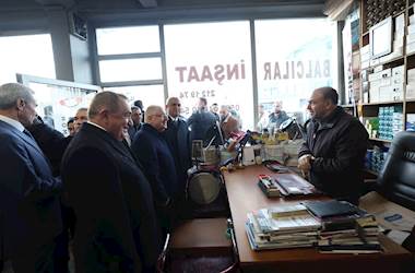 Millî Savunma Bakanı Yaşar Güler, Muş Ziyaretinde Esnafla Bir Araya Geldi