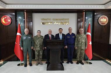 TSK Komuta Kademesi ile Hatay'a Giden Millî Savunma Bakanı Yaşar Güler, Hatay Valiliğini ve Hatay Büyükşehir Belediyesini Ziyaret Etti