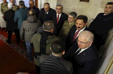 Millî Savunma Bakanı Yaşar Güler, Bayram Namazını Beraberindeki TSK Komuta Kademesi ile Birlikte Hatay’daki Tarihî Habib-i Neccar Camii’nde Kıldı