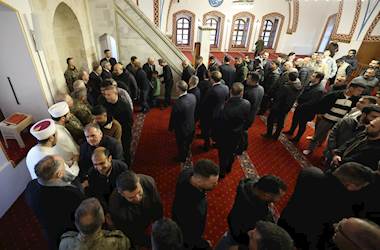 Millî Savunma Bakanı Yaşar Güler, Bayram Namazını Beraberindeki TSK Komuta Kademesi ile Birlikte Hatay’daki Tarihî Habib-i Neccar Camii’nde Kıldı