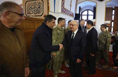 Millî Savunma Bakanı Yaşar Güler, Bayram Namazını Beraberindeki TSK Komuta Kademesi ile Birlikte Hatay’daki Tarihî Habib-i Neccar Camii’nde Kıldı