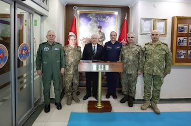 Millî Savunma Bakanı Yaşar Güler, Beraberinde TSK Komuta Kademesi ve Hatay Valisi Mustafa Masatlı ile Deniz Er Eğitim Alay Komutanlığında İnceleme ve Denetlemelerde Bulundu