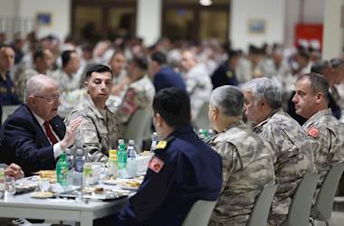 Millî Savunma Bakanı Yaşar Güler, Katar Türk Birleşik Müşterek Kuvvet Komutanlığında Görevli Mehmetçiklerimizle Bir Araya Geldi