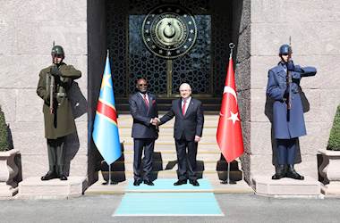 Millî Savunma Bakanı Yaşar Güler,  Kongo Savunma Bakanı Guy Kabombo Muadiamvita'yı Askerî Törenle Karşıladı
