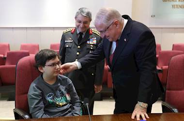 Millî Savunma Bakanı Yaşar Güler, 23 Nisan Ulusal Egemenlik ve Çocuk Bayramı Dolayısıyla Şehit ve Gazilerimizin Kıymetli Evlatlarıyla Bir Araya Geldi