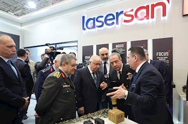 Millî Savunma Bakanı Yaşar Güler,  SAHA 2026 Fuarı'ndaki Stantları Dolaşarak Sergilenen Teknolojileri İnceledi