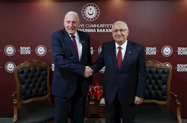 Millî Savunma Bakanı Yaşar Güler, Birleşik Krallık Lordlar Kamarası Bakanı Lord Vernon Coaker ile Görüştü