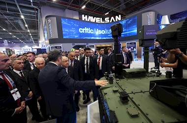 Millî Savunma Bakanı Yaşar Güler, SAHA 2026 Fuarı’nda Teknoloji Firmalarını Ziyaret Etti