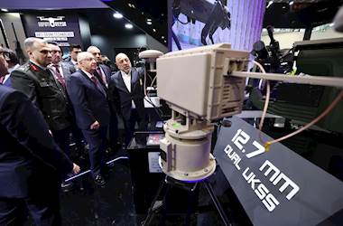 Millî Savunma Bakanı Yaşar Güler, SAHA 2026 Fuarı’nda Teknoloji Firmalarını Ziyaret Etti