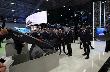 Millî Savunma Bakanı Yaşar Güler, SAHA 2026 Fuarı’nda Teknoloji Firmalarını Ziyaret Etti