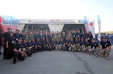 Millî Savunma Bakanı Yaşar Güler, Efes-2026 Seçkin Gözlemci Günü Faaliyetlerine Katılmak için Gittiği İzmir’de Savunma Sanayisi Sergisini Ziyaret Etti
