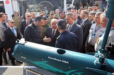 Millî Savunma Bakanı Yaşar Güler, Efes-2026 Seçkin Gözlemci Günü Faaliyetlerine Katılmak için Gittiği İzmir’de Savunma Sanayisi Sergisini Ziyaret Etti