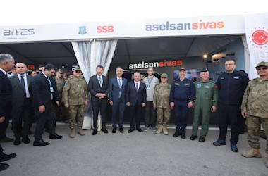 Millî Savunma Bakanı Yaşar Güler, Efes-2026 Seçkin Gözlemci Günü Faaliyetlerine Katılmak için Gittiği İzmir’de Savunma Sanayisi Sergisini Ziyaret Etti