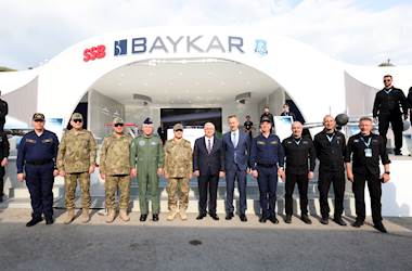 Millî Savunma Bakanı Yaşar Güler, Efes-2026 Seçkin Gözlemci Günü Faaliyetlerine Katılmak için Gittiği İzmir’de Savunma Sanayisi Sergisini Ziyaret Etti