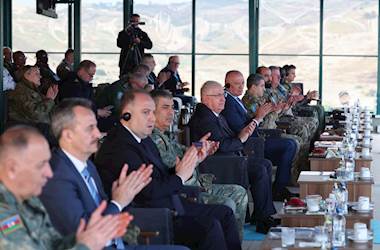 Millî Savunma Bakanı Yaşar Güler, TSK Komuta Kademesi ve Konuk Bakanlar Efes-2026’da Gece Atışlarını Takip Etti