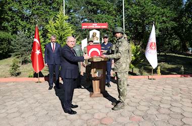 Millî Savunma Bakanı Yaşar Güler ve Beraberindeki TSK Komuta Kademesi, Yunanistan Sınırındaki Mehmetçiklerle Bayramlaştı
